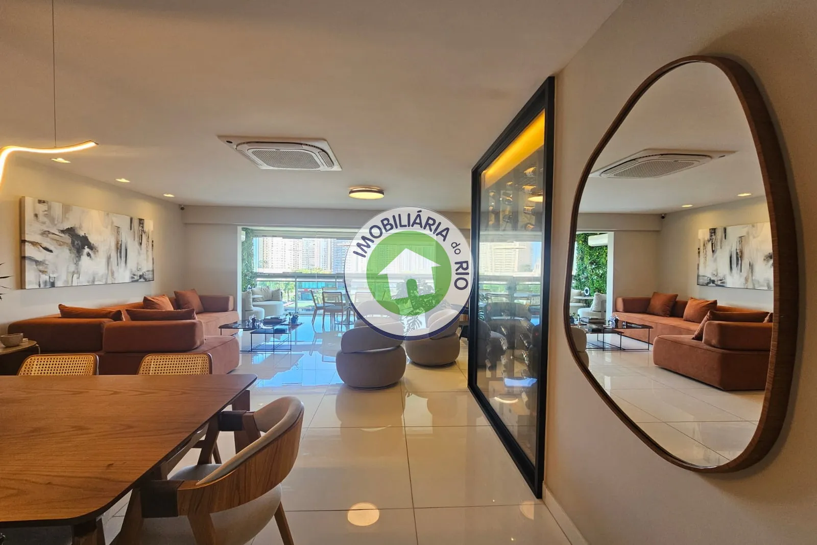 Unfurnished apartment with 4 bedrooms and glass balcony — photo 11