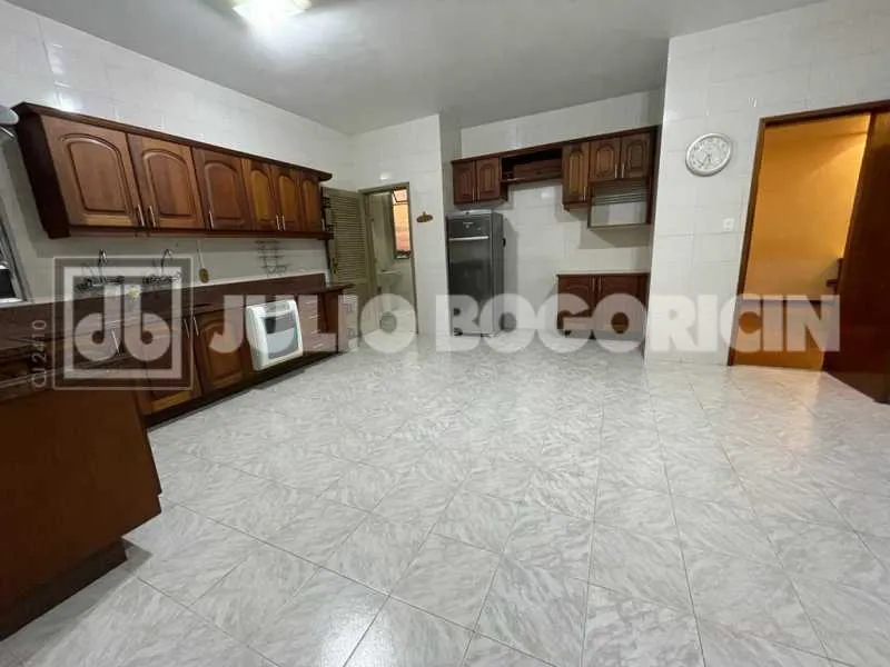Жилая квартира с 3 спальнями, 3 ванными и застекленным балконом — photo 17