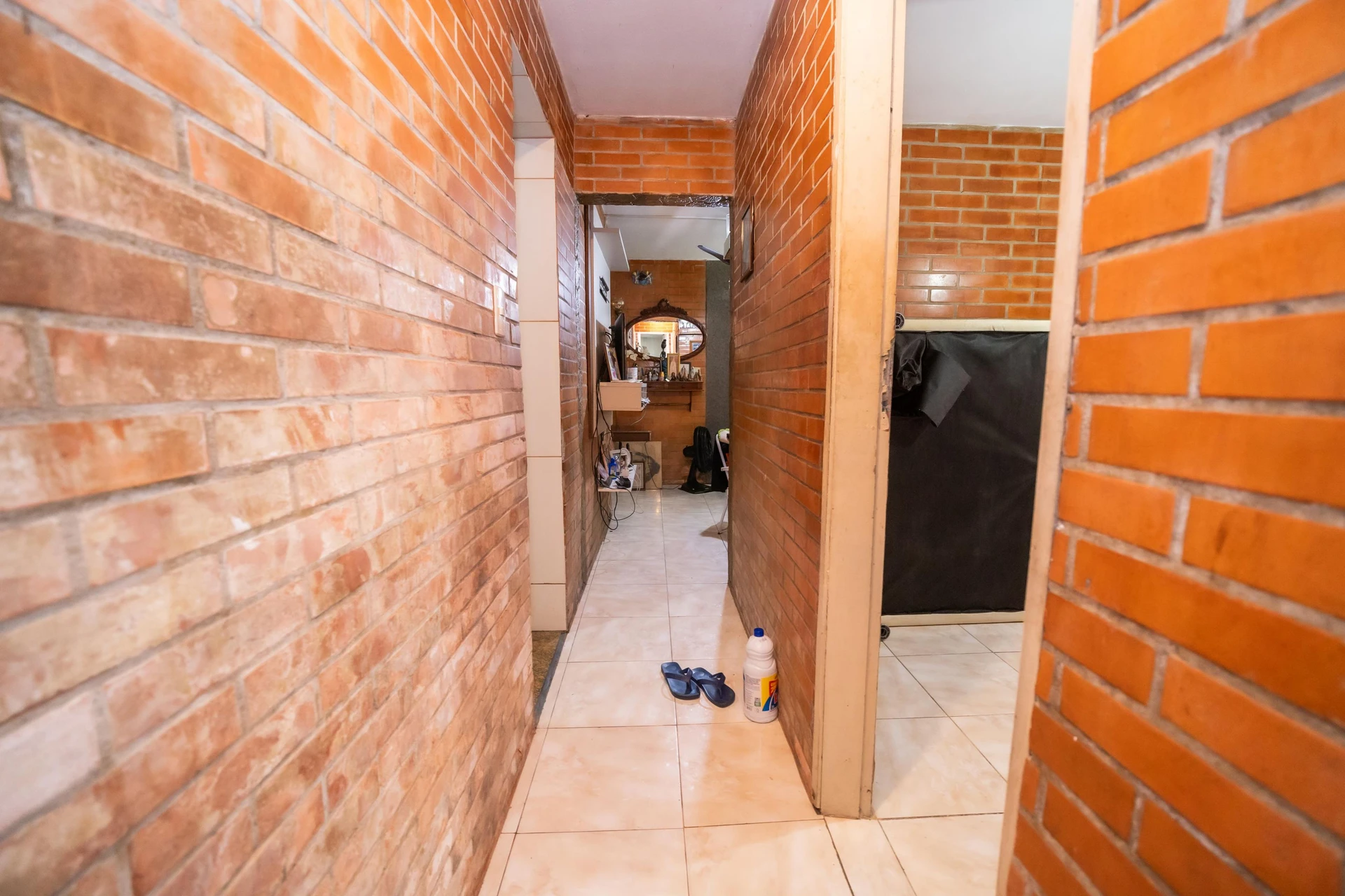 Furnished 2-bedroom apartment with 1 bathroom — photo 31