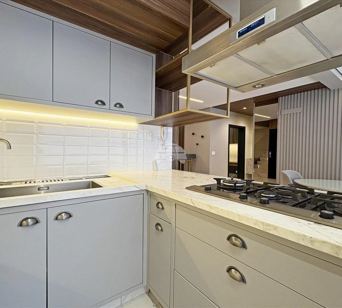 Furnished 293 m² house with open-plan kitchen — photo 22
