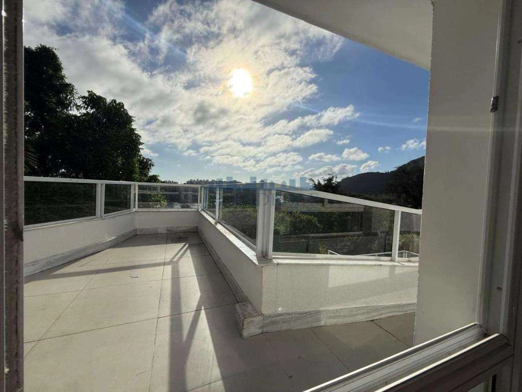 Furnished house with 4 en-suite bedrooms and 993 m² — photo 22