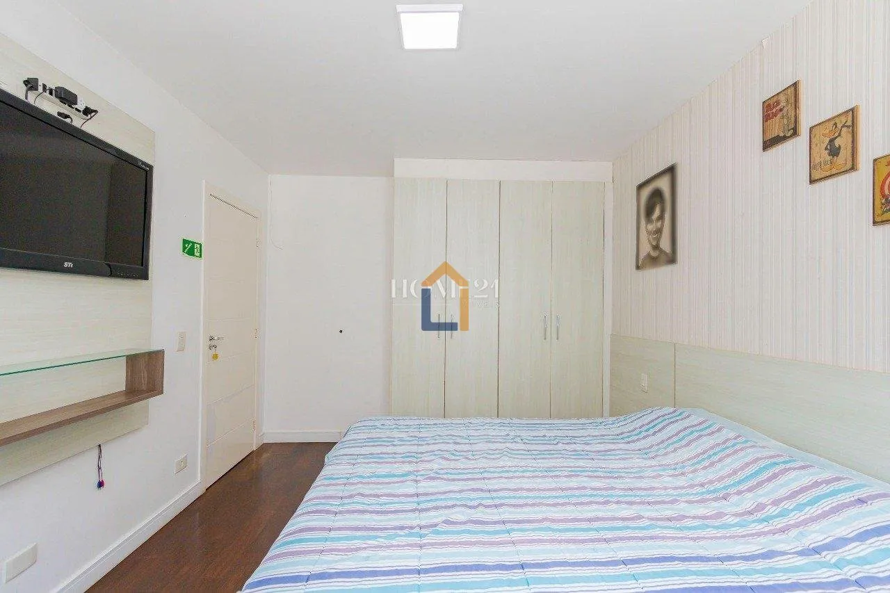 Furnished 470 m² house with 4 bedrooms and private garden — photo 85