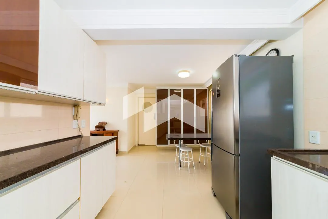 431 m² house with 4 en-suite bedrooms and 6 parking — photo 23
