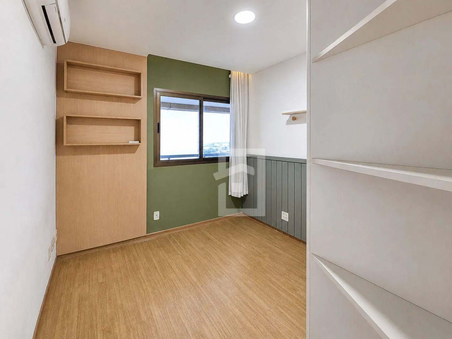 210 m² apartment with 3 bedrooms and glassed balcony — photo 6