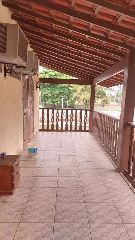 House with 3 bedrooms and a private BBQ area — photo 23
