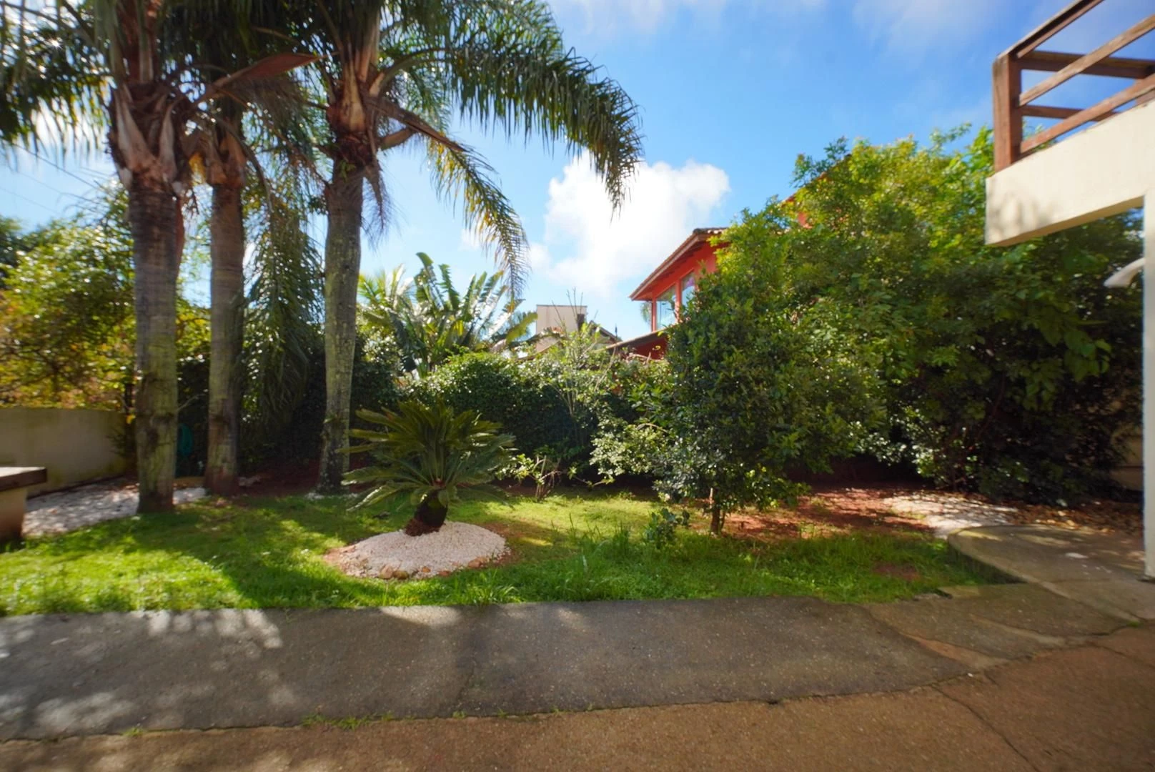 Garden in a 3-bedroom house, 225 m² — photo 35