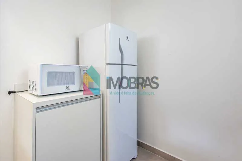 Furnished 2-bedroom apartment with city and water views — photo 10