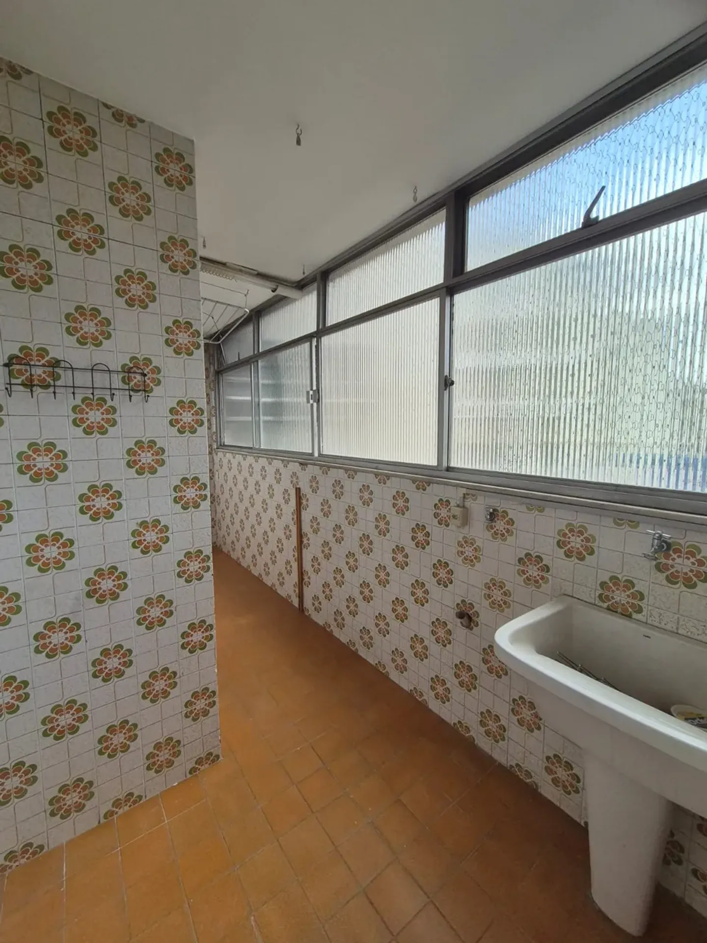 140 m² apartment with a bathtub and a home office — photo 29