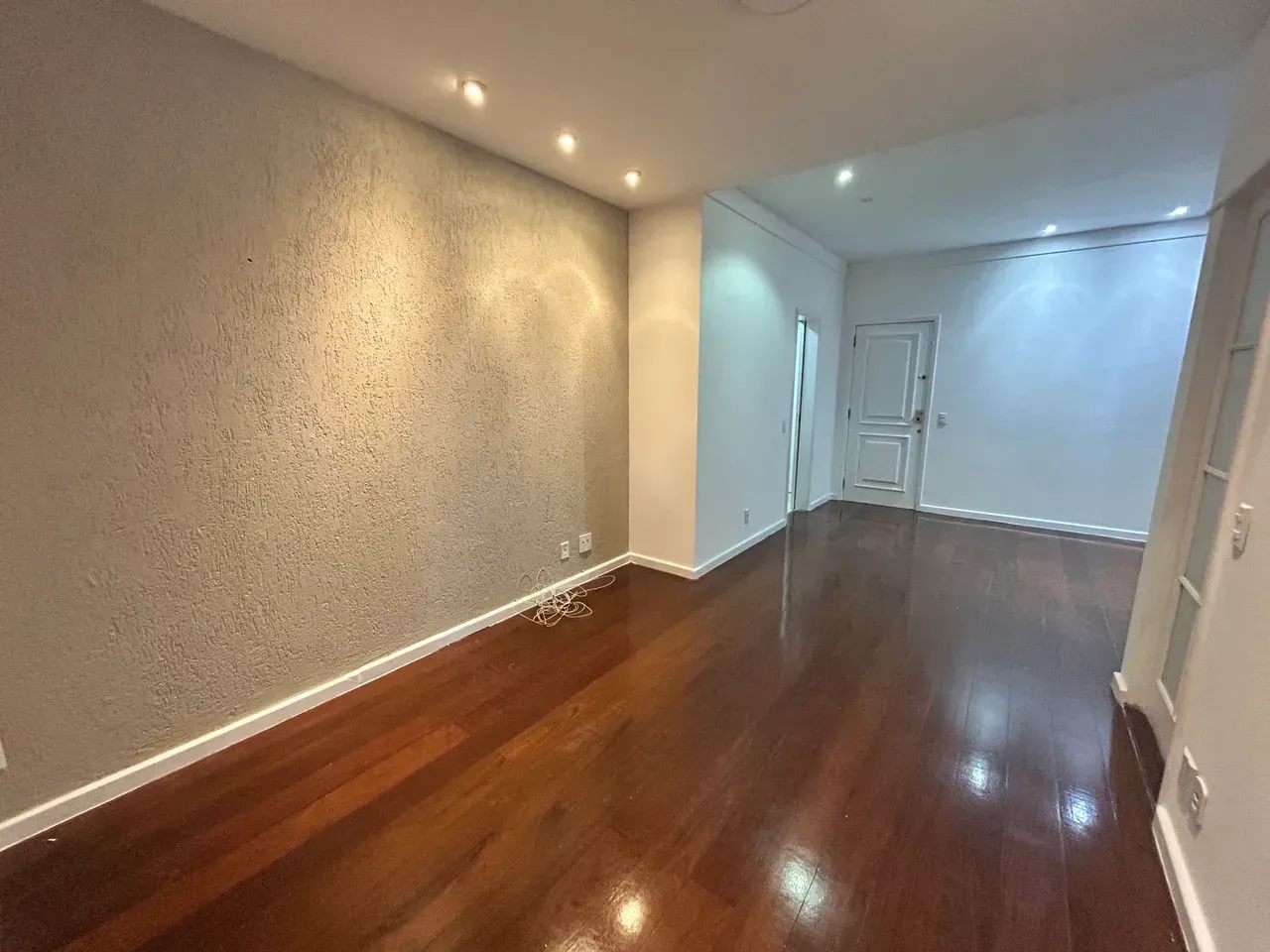 3-bedroom apartment with a glassed-in balcony and 130 m² — photo 4