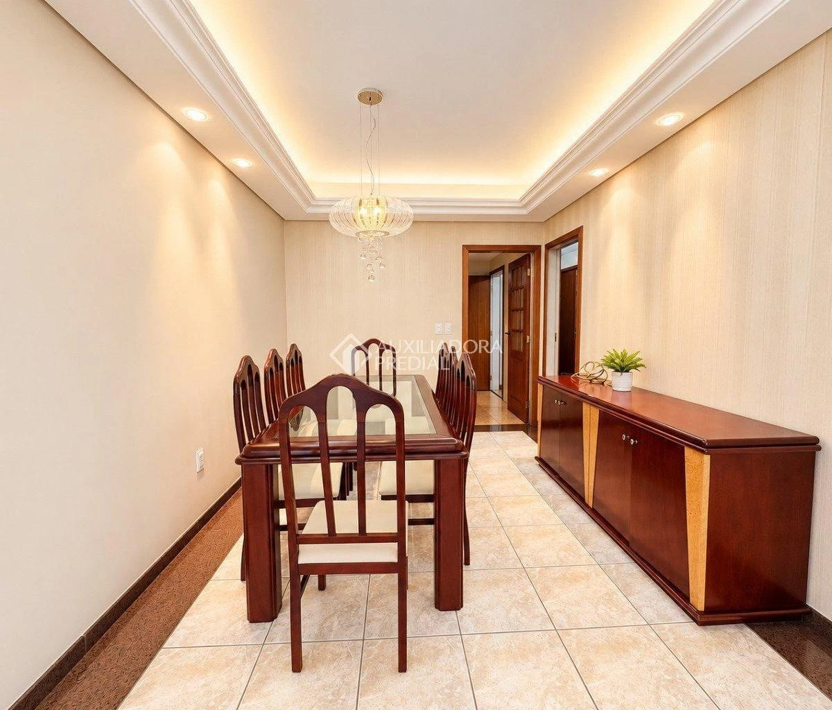 3-bedroom apartment with a glass-enclosed balcony — photo 8