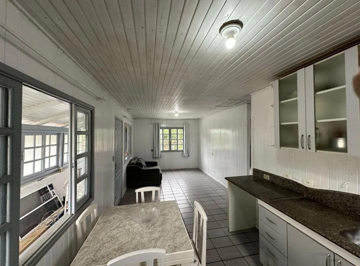 Furnished house with 2 bedrooms and 1 bathroom