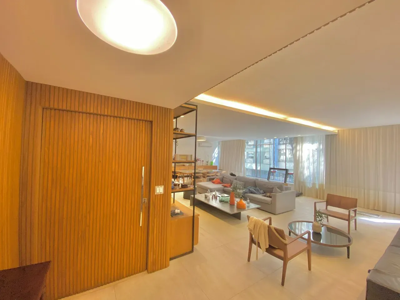 Apartamento de 240 m² com 4 quartos e 2 suítes