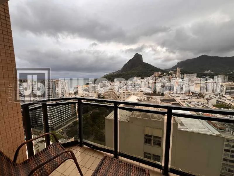 2-bedroom apartment in a building with a sauna — photo 14