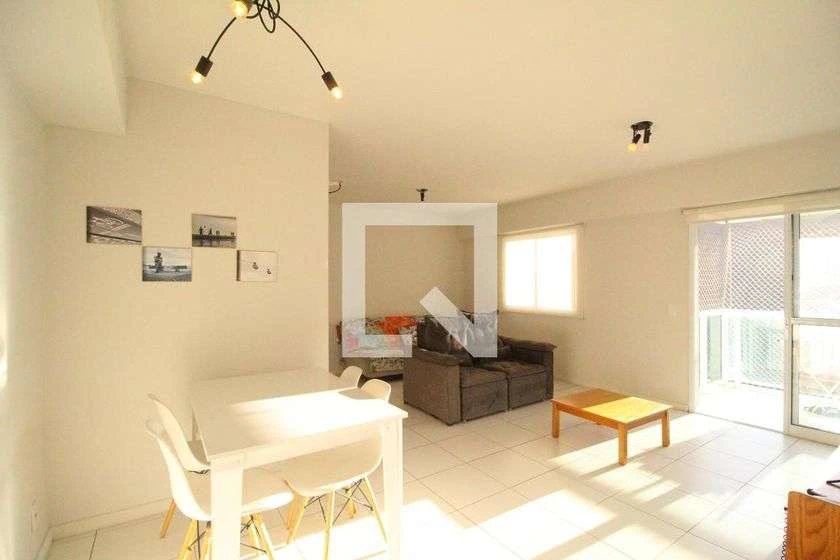 Apartamento mobiliado de 70 m² com 1 quarto e varanda