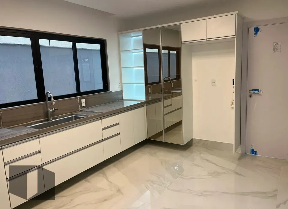 Casa com 3 quartos e 5 banheiros — photo 4
