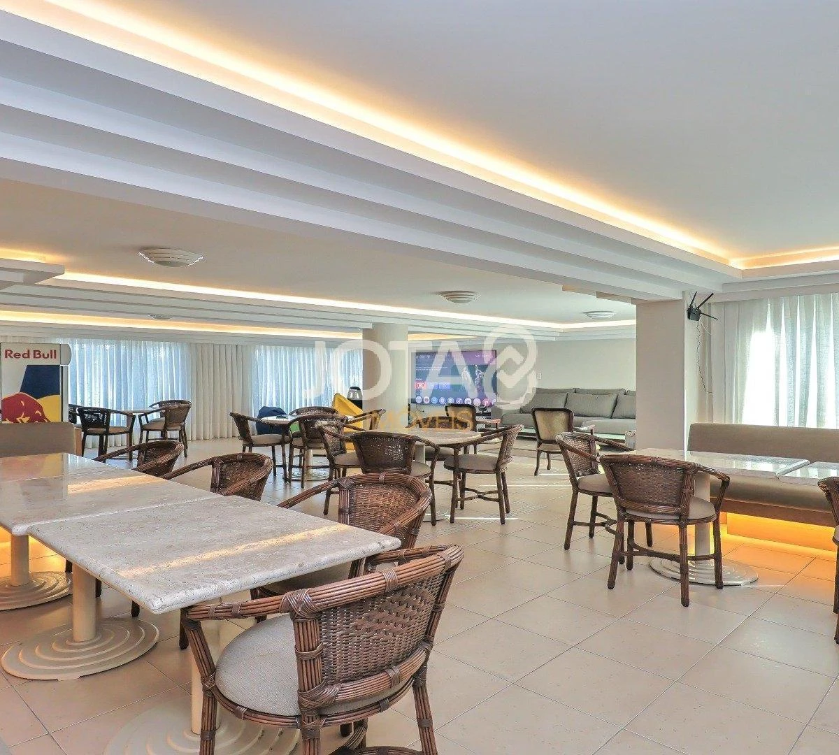 House with 5 suites, 8 baths and 6 parking spaces — photo 31