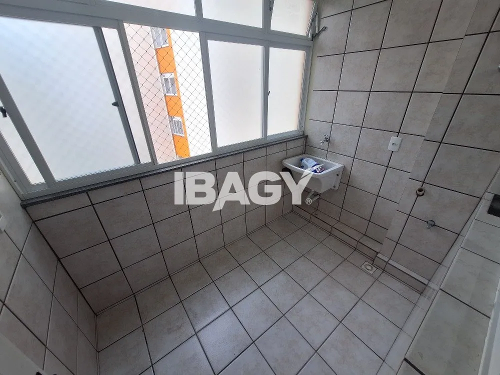 3-bedroom apartment in a building with a pool — photo 5