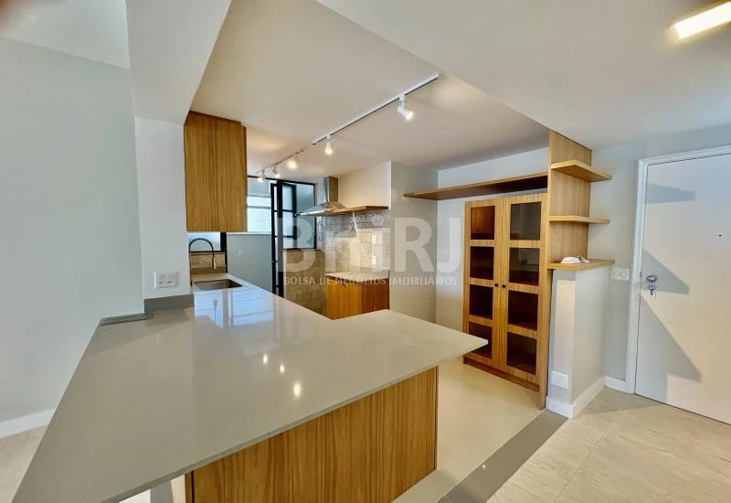 Furnished apartment, 121 m², with a glass-enclosed balcony — photo 4