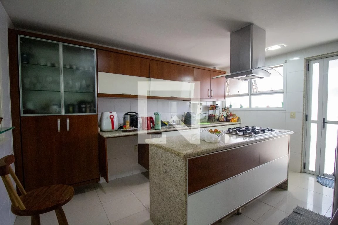 Furnished 3-bedroom house with 6 bathrooms and 3 parking — photo 21