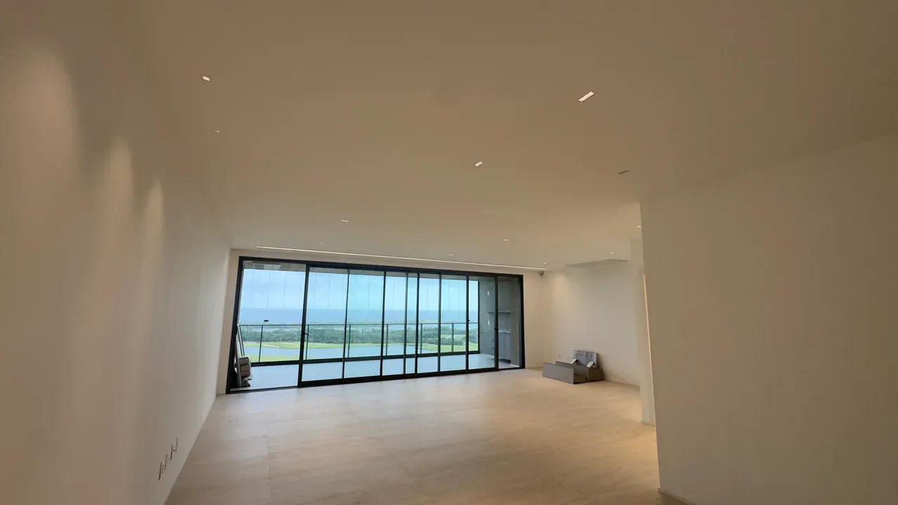 Apartment with 4 bedrooms, 5 bathrooms and enclosed balcony — photo 46