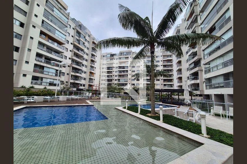 Glass-enclosed balcony in a 2-bedroom apartment, 82 m² — photo 32