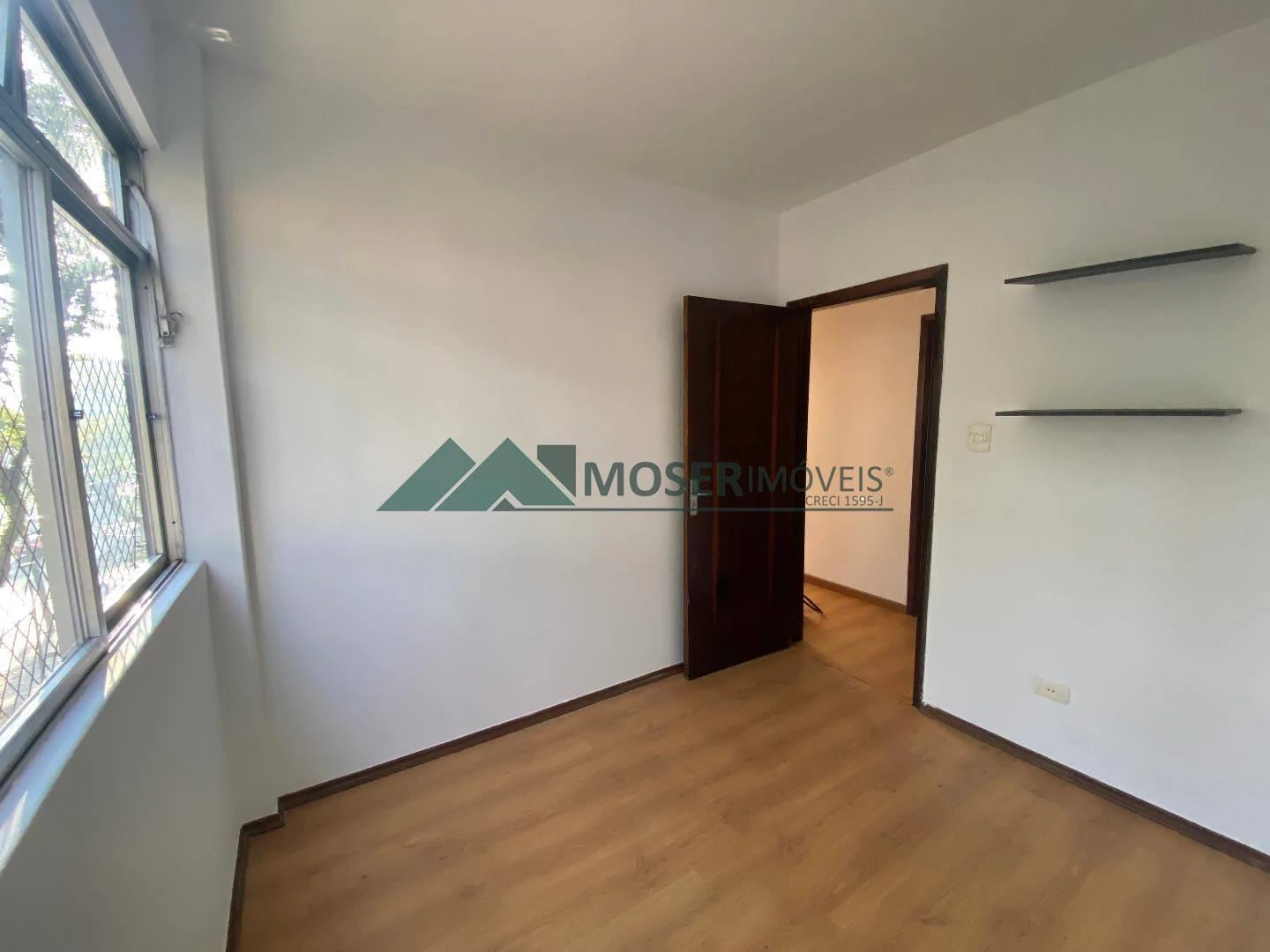 Apartment, 104 m², with wood or laminate floors — photo 6