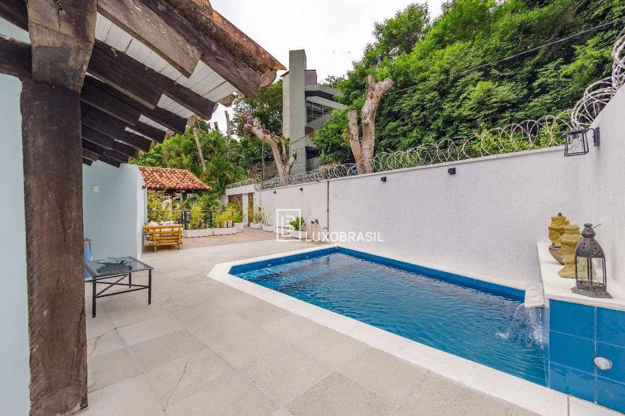 Triplex house with 4 bedrooms and 5 bathrooms with balcony — photo 6