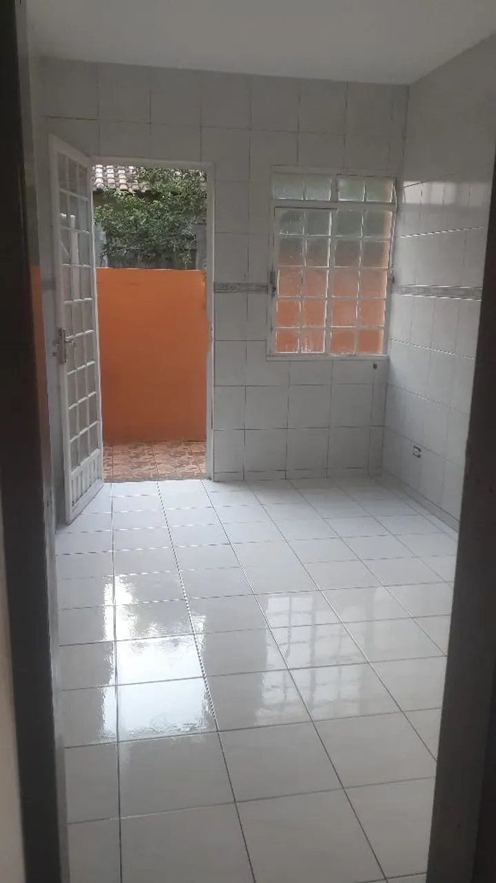 Two-story house for rent with 4 bedrooms and 1 parking spot — photo 2