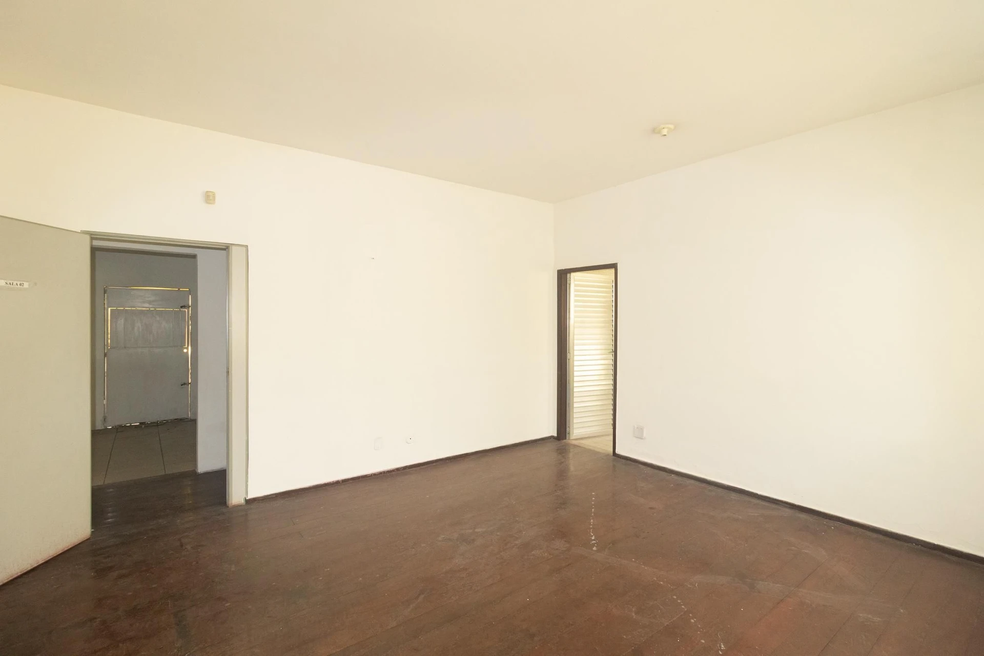4-bedroom rental house with private garden and parking — photo 38