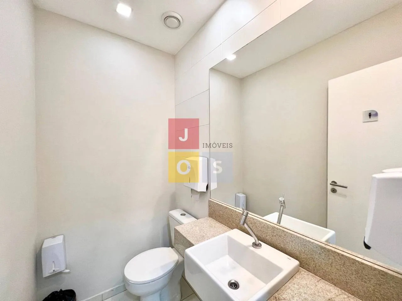 Furnished 4-bedroom suite apartment with 156 m² — photo 180