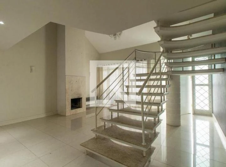 4-bedroom rental house with 316 m² and 3 parking spots — photo 4