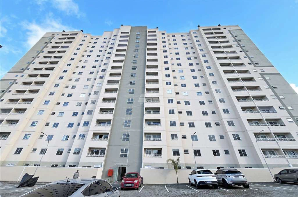 2-bedroom apartment with living room and 1 parking space — photo 3
