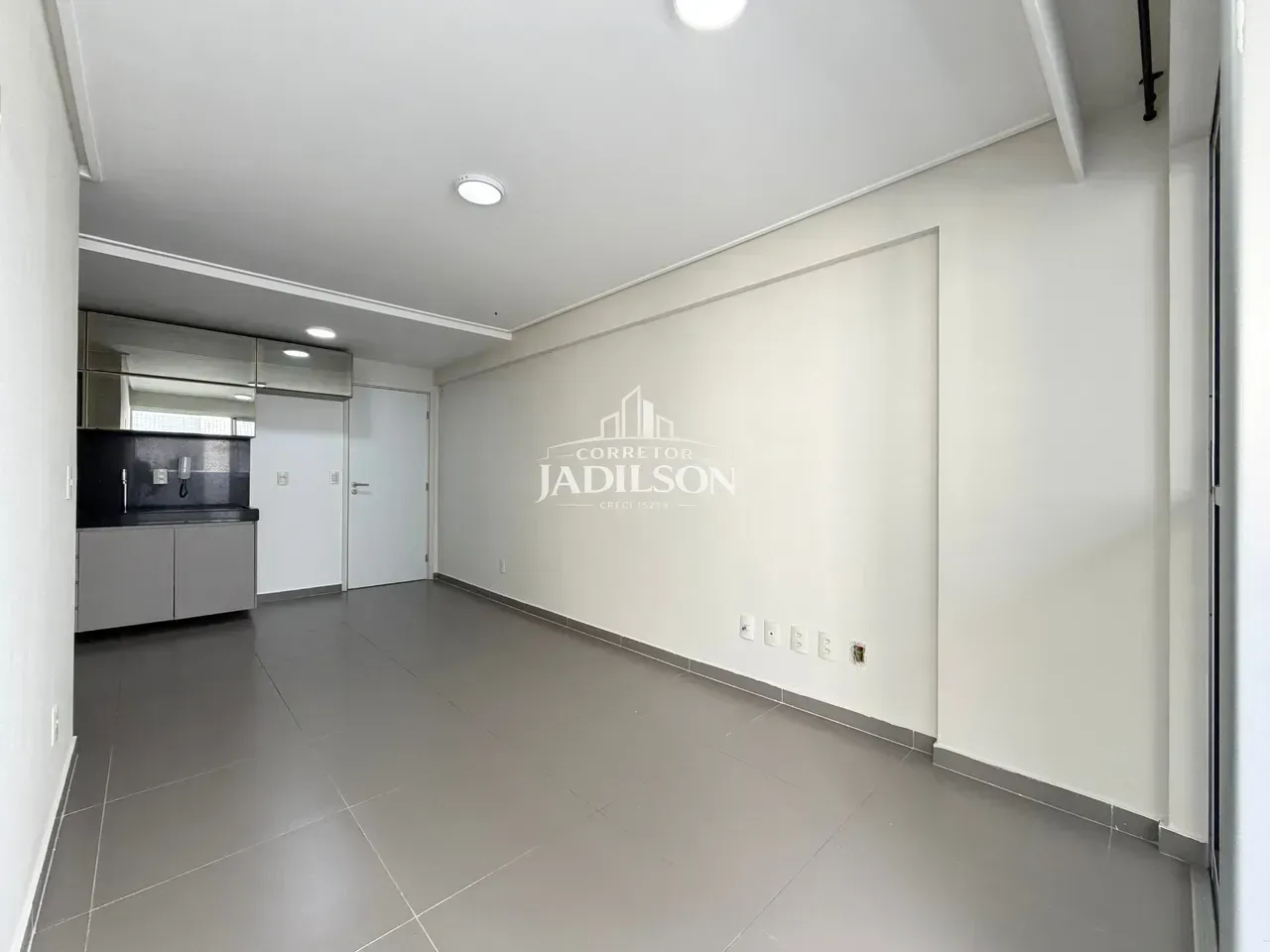 2-bedroom apartment in a building with a gym — photo 15