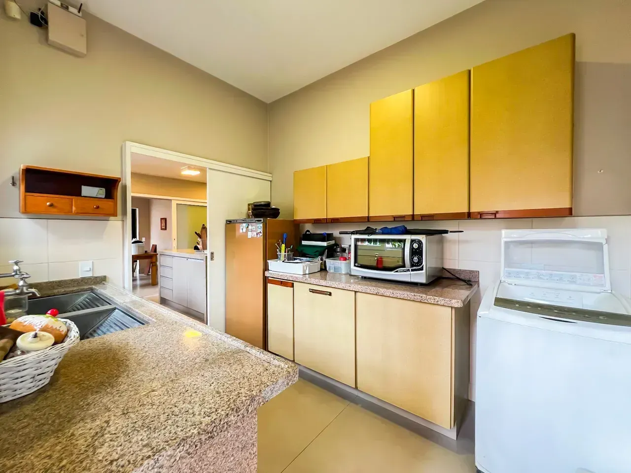 Casa comercial de 590 m², 3 dormitorios y cocina cerrada — photo 3