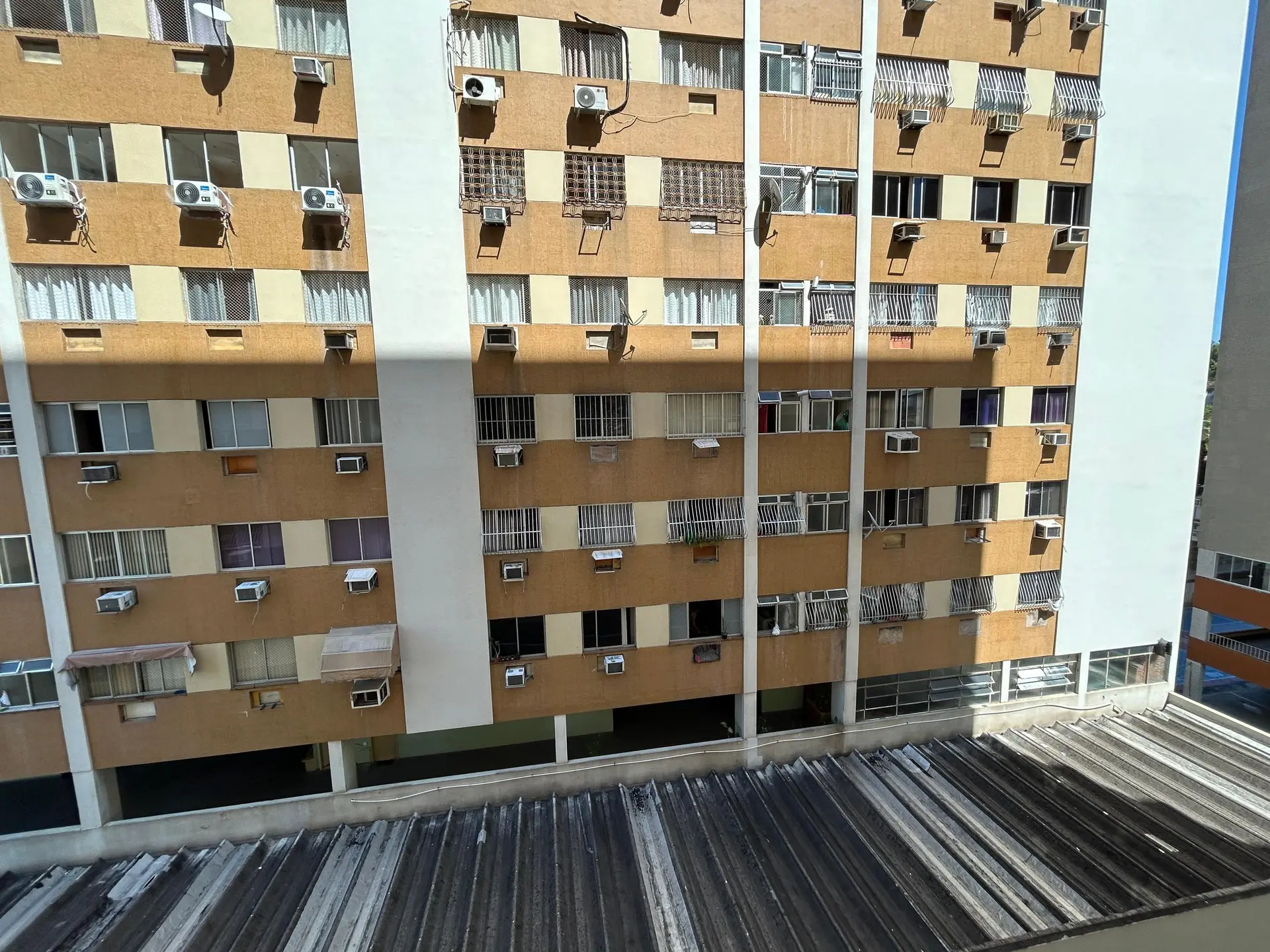 Apartamento com 3 quartos e suíte em bom estado — photo 3