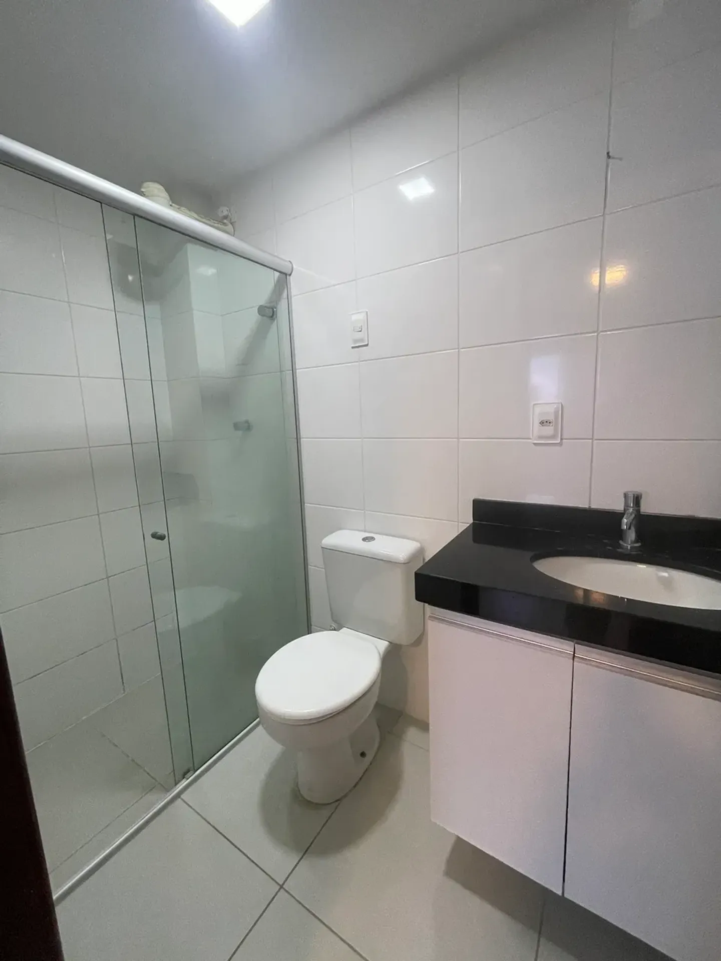 Glass-enclosed balcony in a 4-bedroom apartment, 115 m² — photo 12