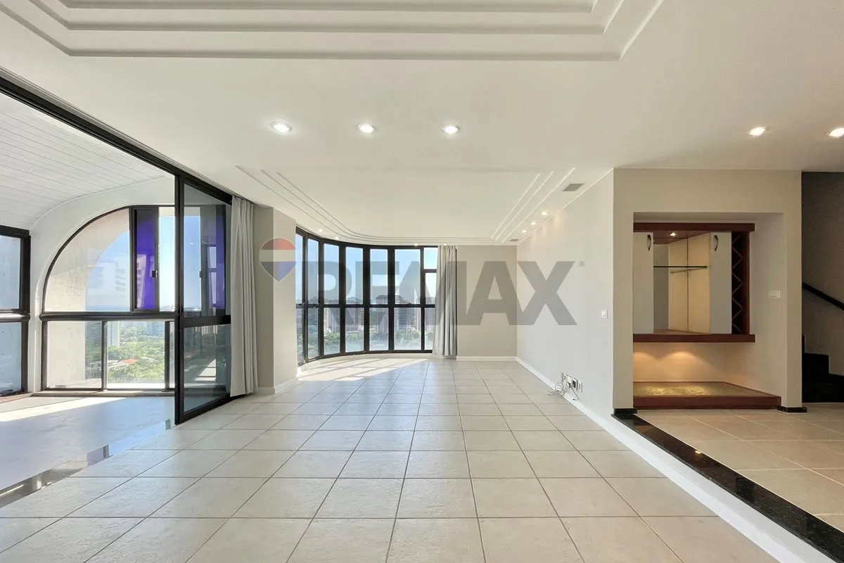 Duplex penthouse with 3 en-suite bedrooms and 200 m² — photo 33