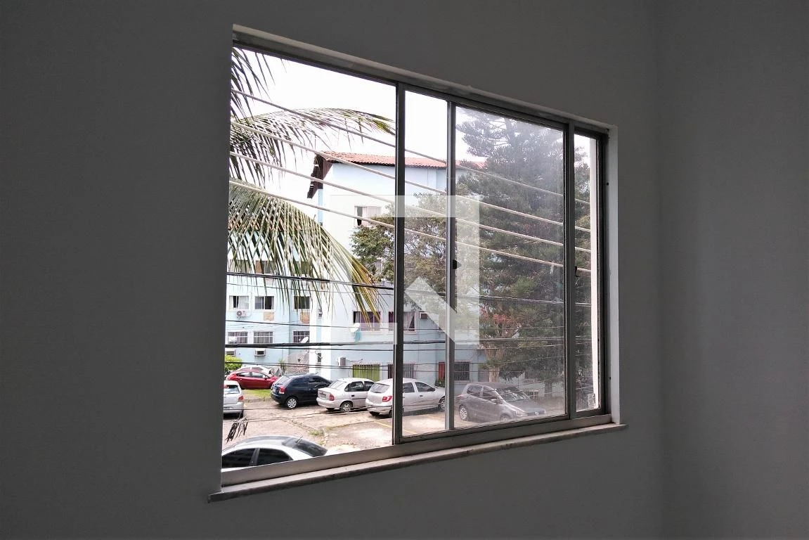 2-bedroom apartment in a building with a pool — photo 4