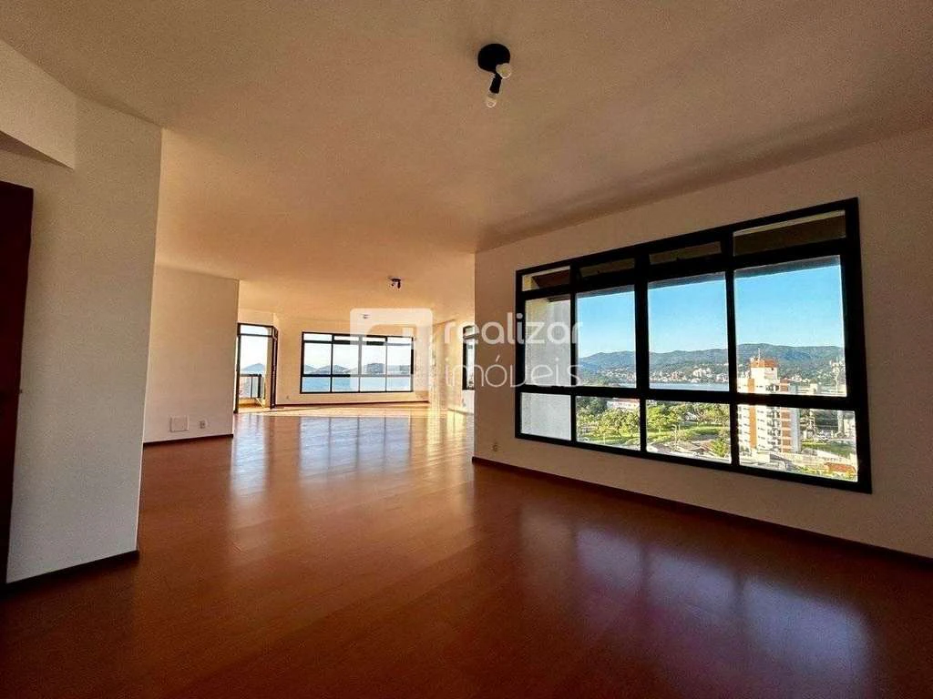 4-bedroom apartment with floor-to-ceiling windows — photo 2