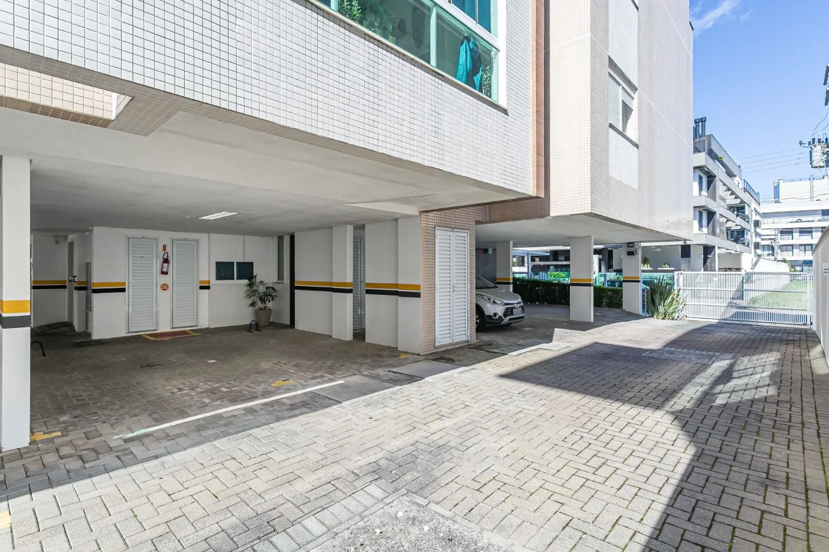 Пентхаус 260 м²: 3 спальни с ванными и 3 места парковки — photo 21