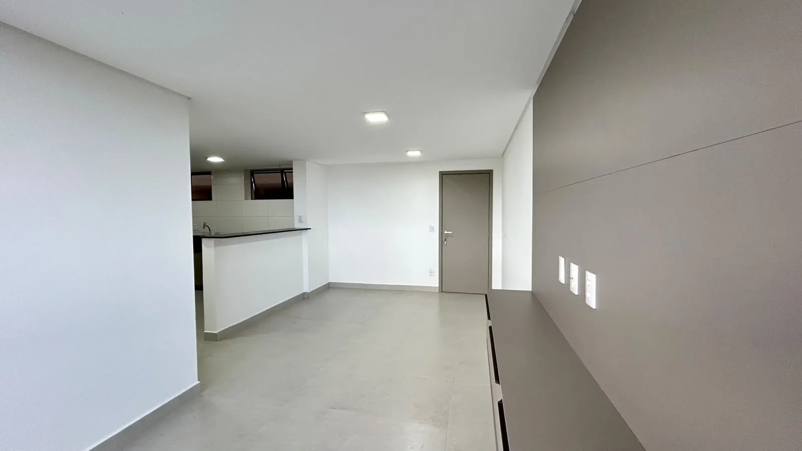 3-bedroom apartment with a grill on the balcony — photo 9
