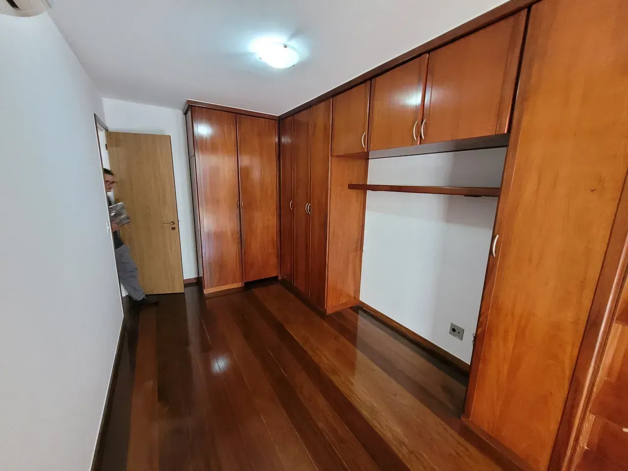 Apartamento de 2 quartos, varanda com janelas do chão ao teto — photo 18