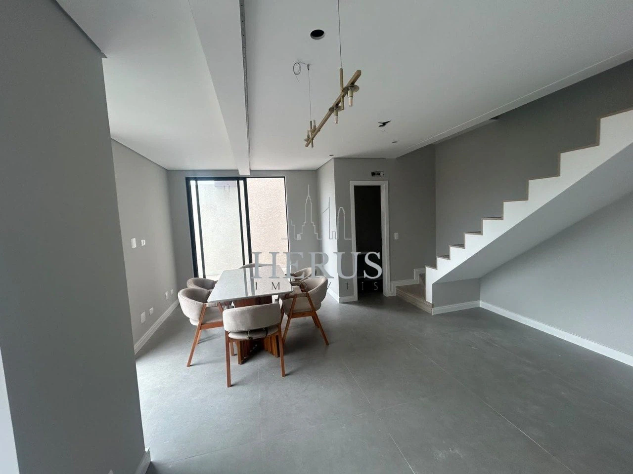 Apartment, 147 m², with floor-to-ceiling windows
