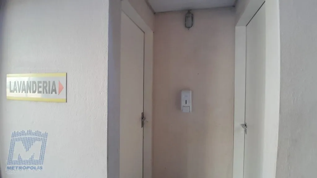 2-bedroom apartment with a closed kitchen and gas stove — photo 26
