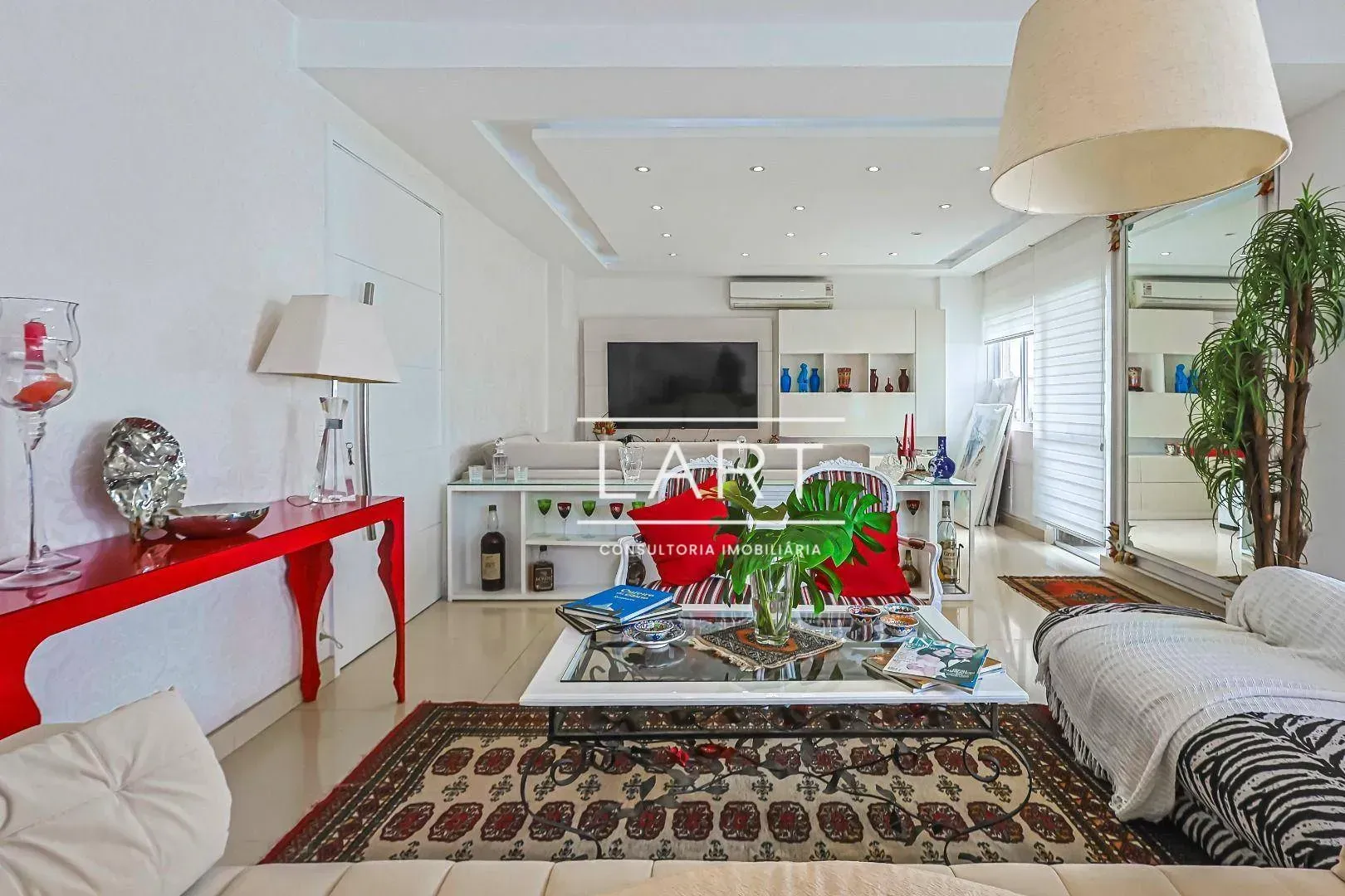Apartamento com 4 dormitórios e 350 m²; área social ampla — photo 14