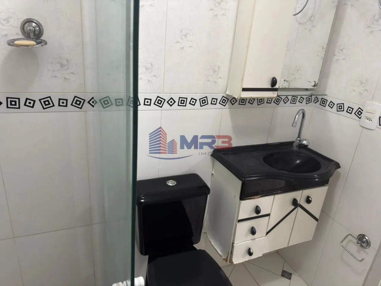 2-bedroom apartment in a building with a pool — photo 10