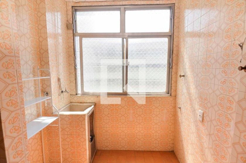 2-bedroom apartment with wood or laminate floors — photo 26