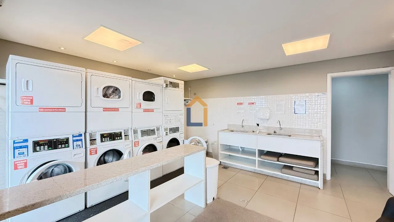 One-bedroom apartment with a dryer — photo 18