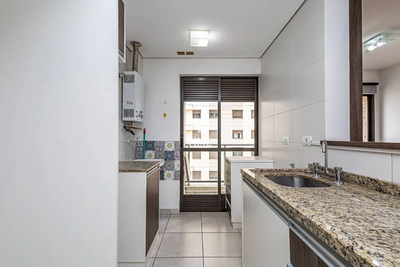 2-bedroom apartment with a home office in Curitiba — photo 21
