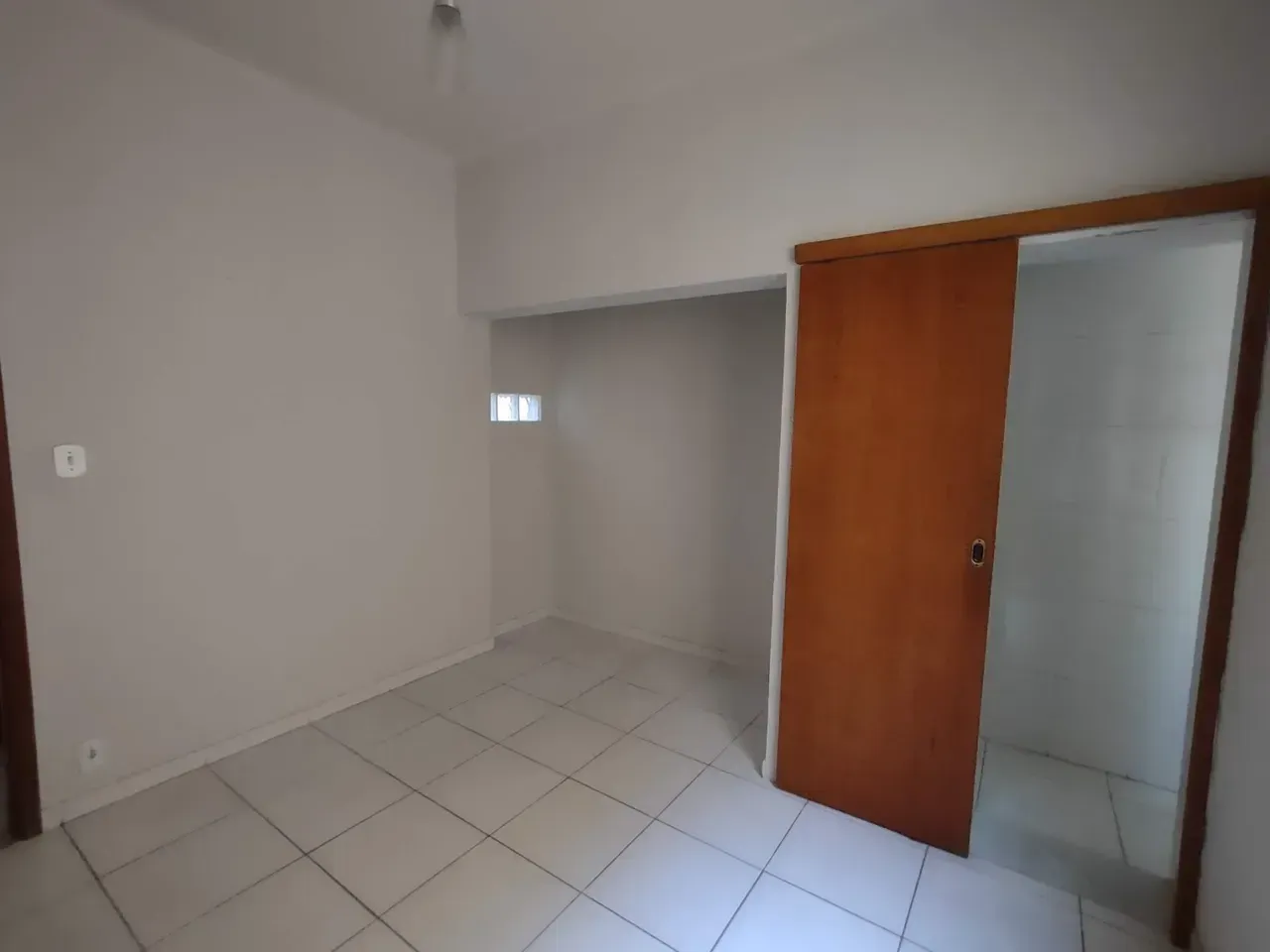 Apartamento sin amueblar con cocina cerrada y muebles — photo 5